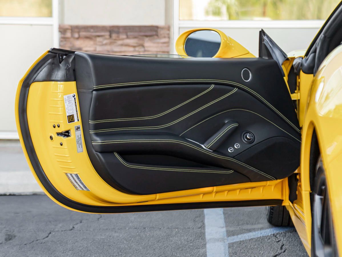 Used 2018 Ferrari California T image 13