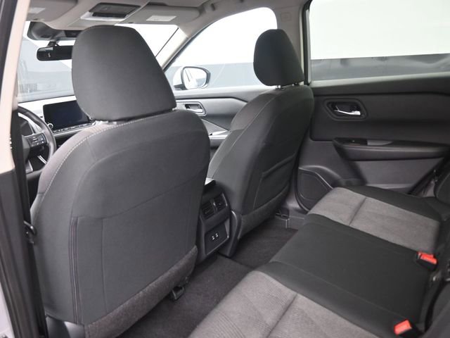 Used 2025 Nissan Rogue SV FWD image 2