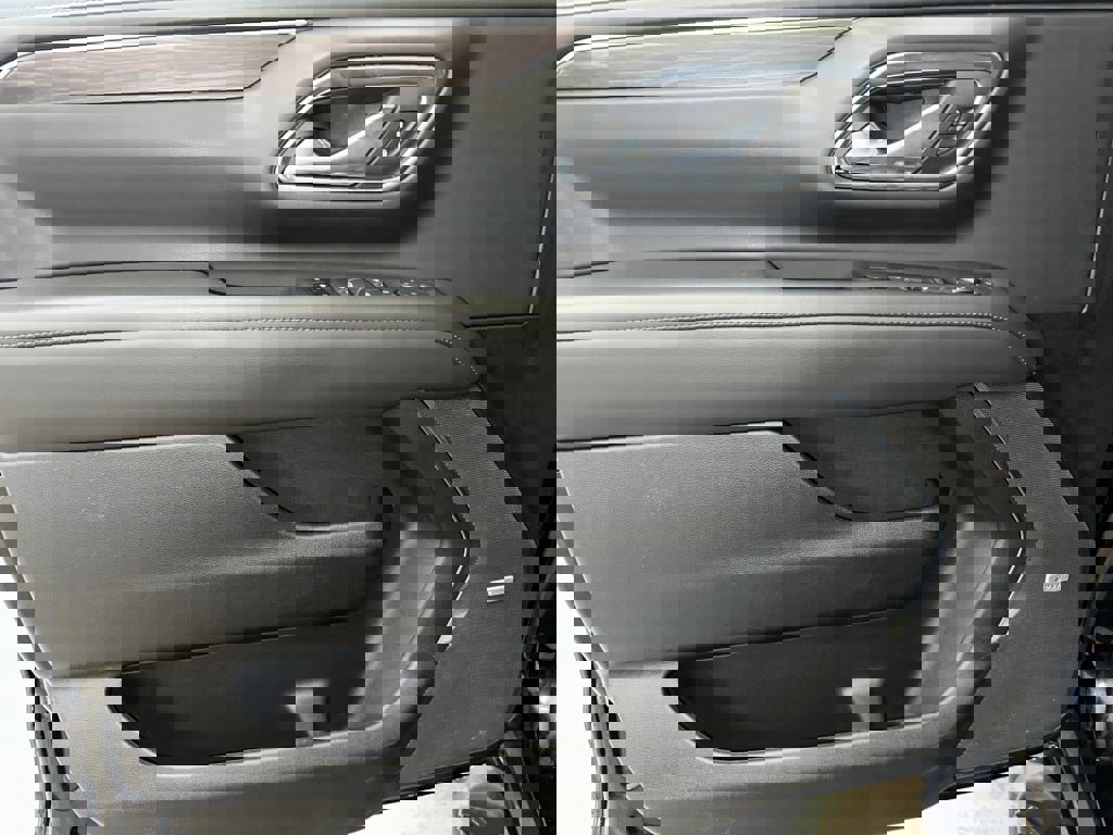 Certified 2024 Chevrolet Tahoe Z71 w/ Luxury Package image 8