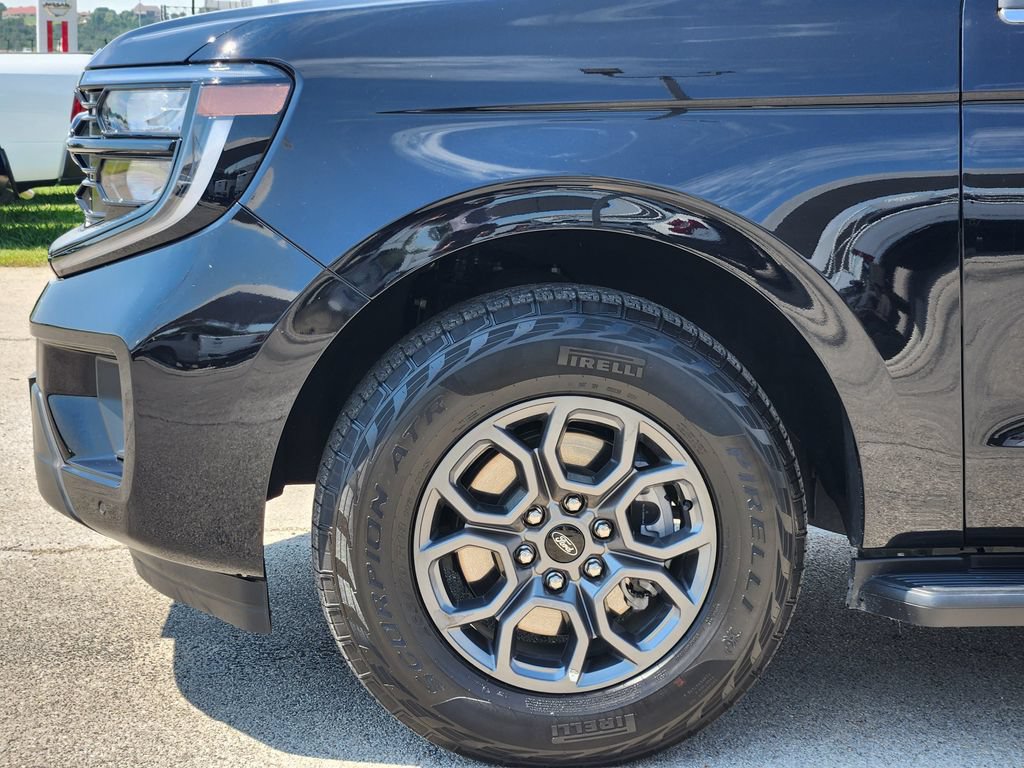 Used 2025 Ford Expedition Max Active AWD/4WD image 9