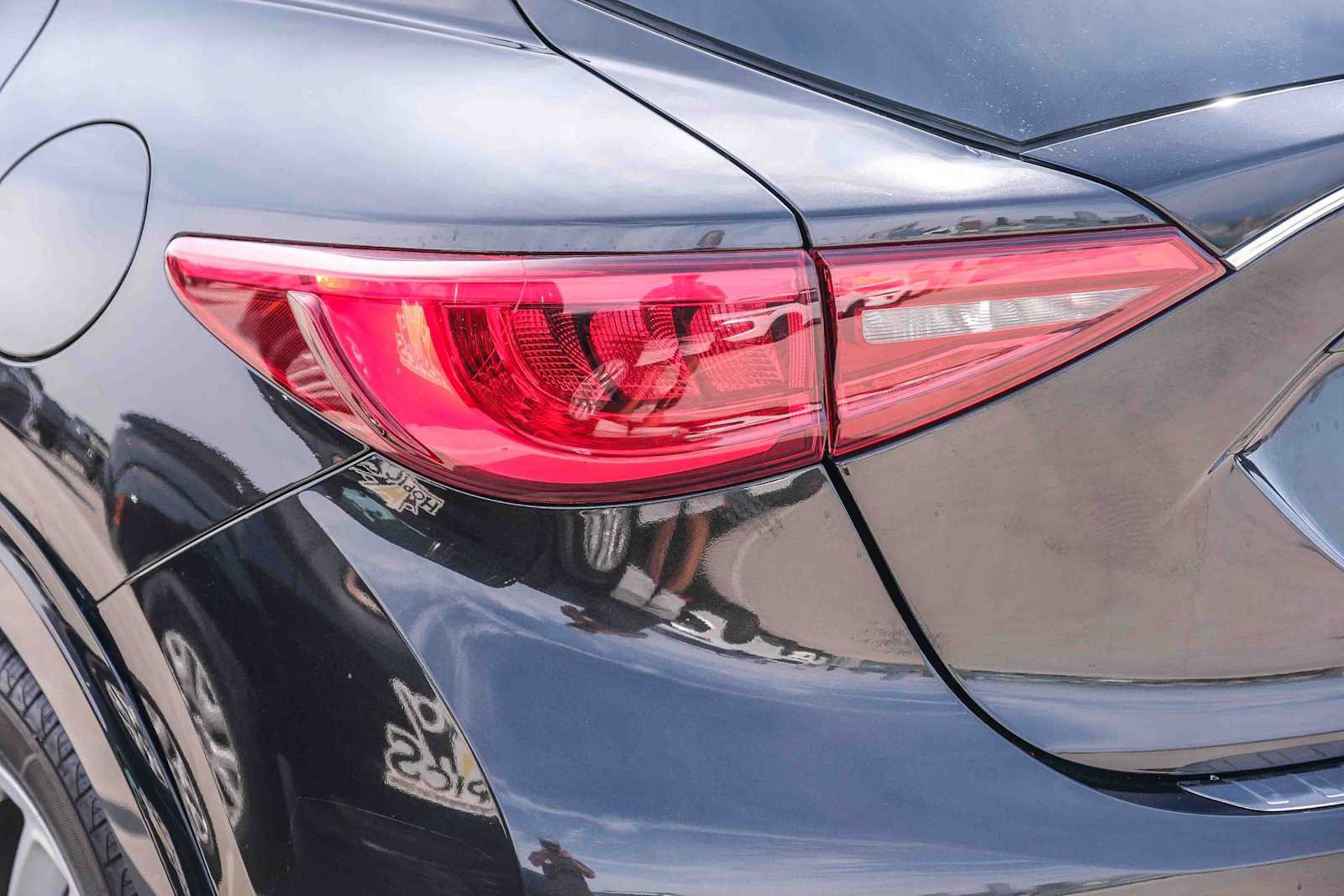 Used 2019 INFINITI QX30 w/ Cargo Package FWD image 7