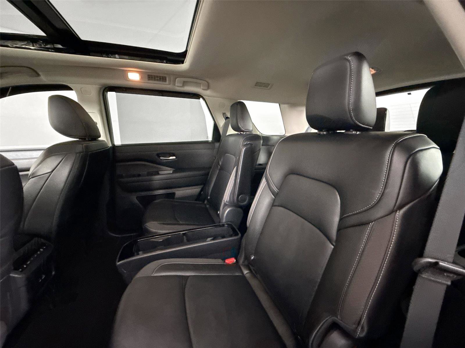 Used 2025 Nissan Pathfinder SL w/ SL Premium Package FWD image 30