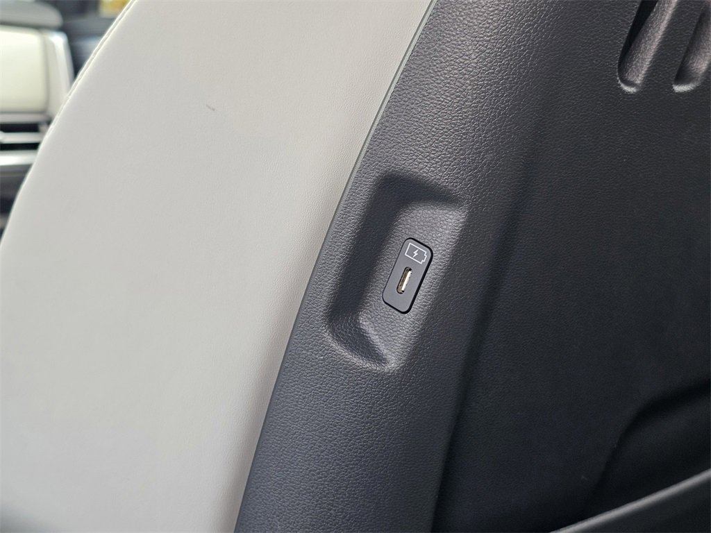 Certified 2025 Hyundai Santa Fe SEL image 18