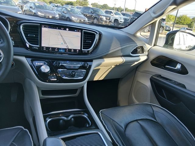 Used 2023 Chrysler Pacifica Limited FWD image 11