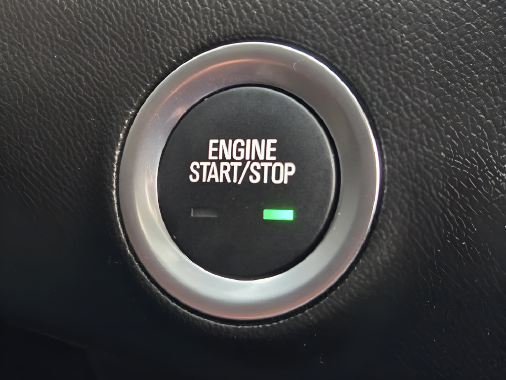 Used 2024 GMC Terrain SLE w/ Driver Convenience Package FWD image 19