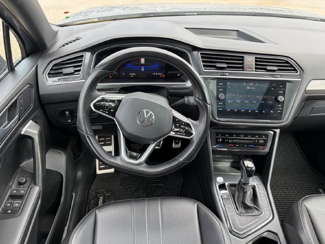 Used 2023 Volkswagen Tiguan SE R-Line FWD image 11