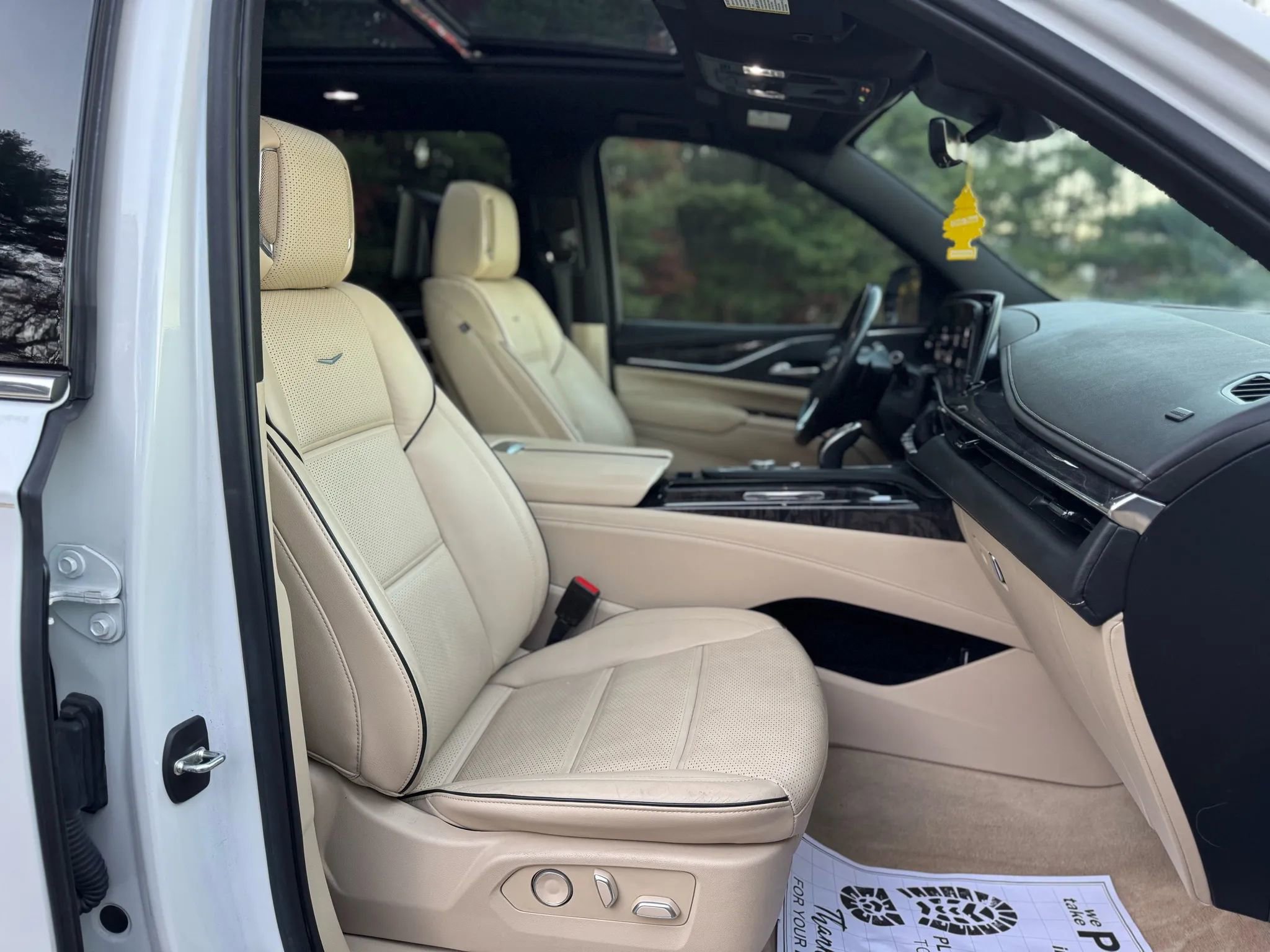 Used 2021 Cadillac Escalade ESV Premium Luxury image 16