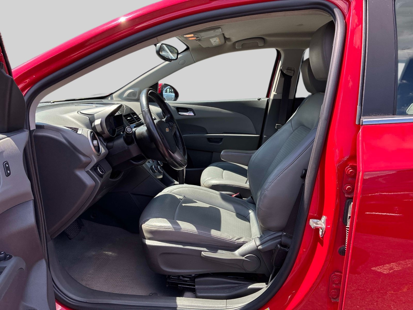 Used 2015 Chevrolet Sonic LTZ FWD image 18