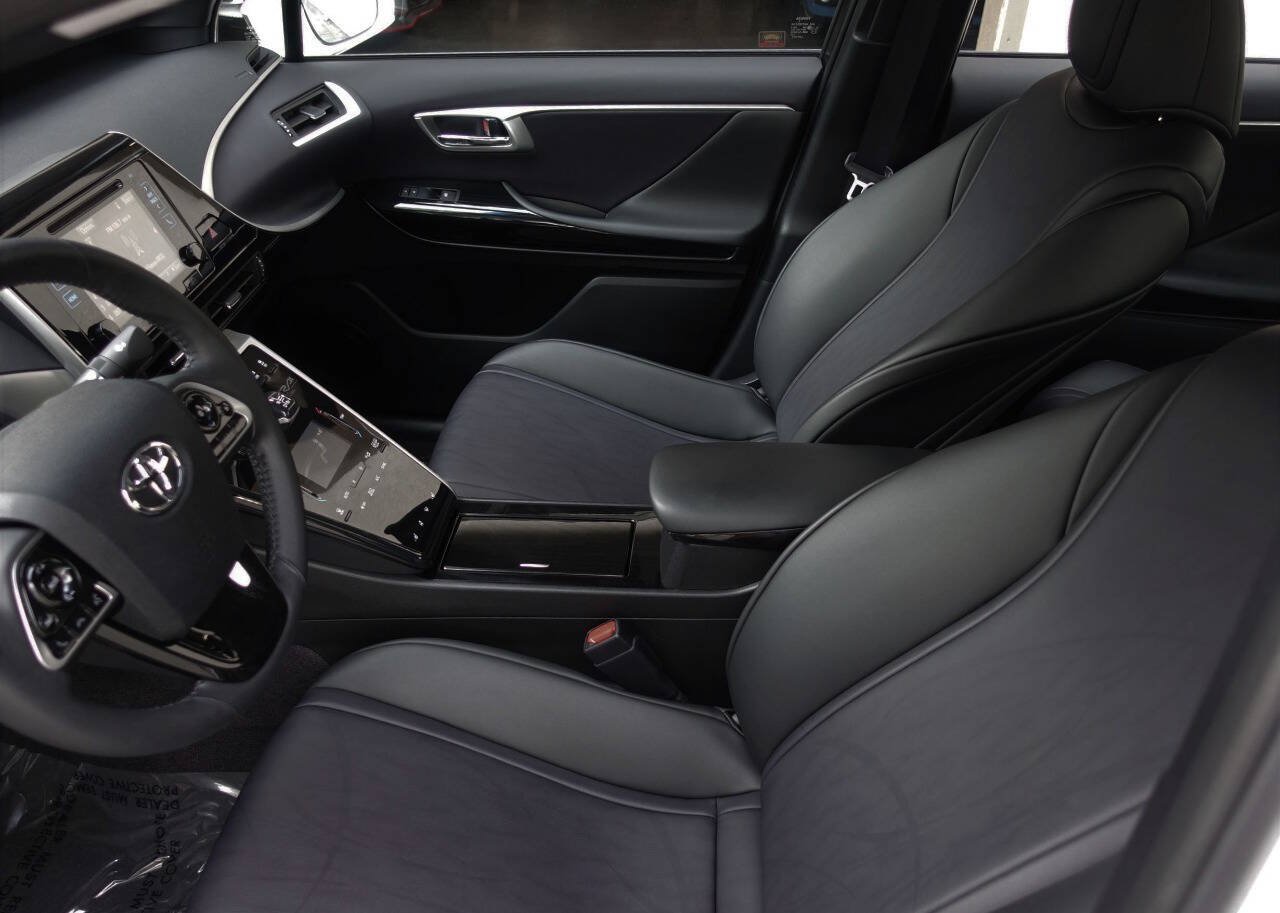 Used 2017 Toyota Mirai FWD image 27