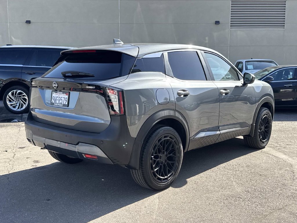 Used 2025 Nissan Kicks SV FWD image 3