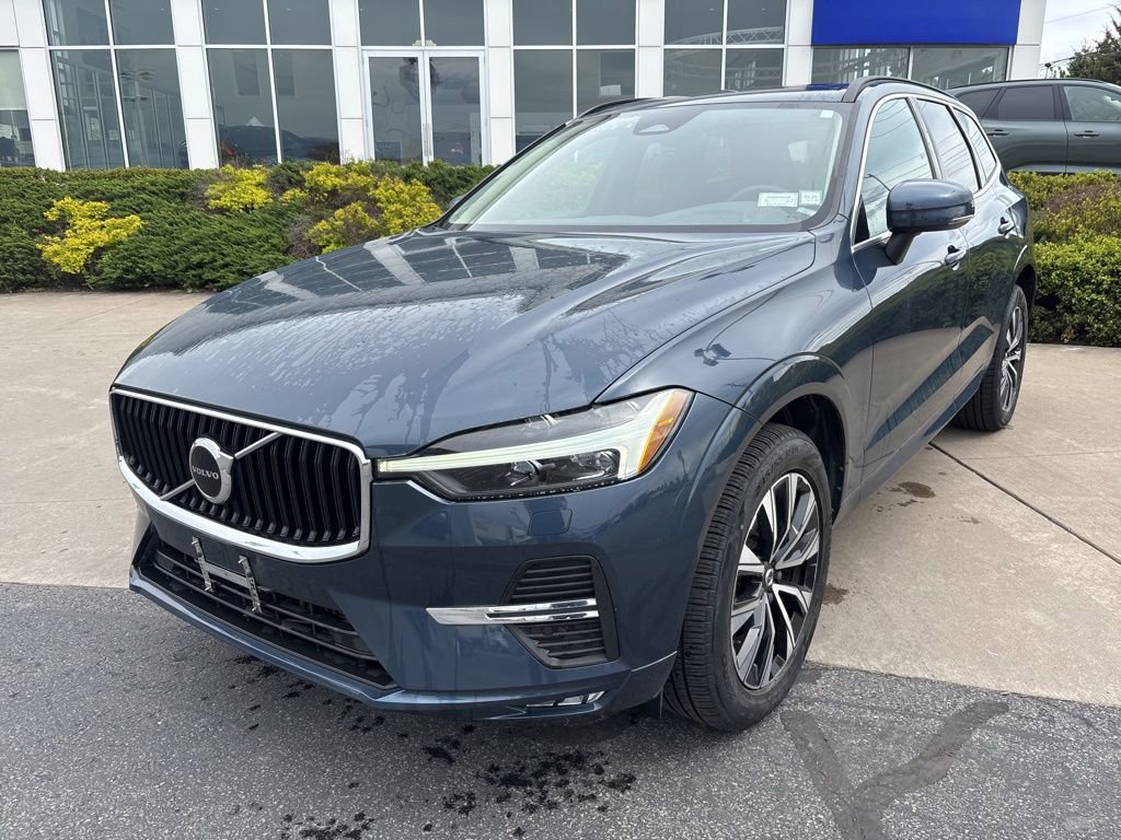 Used 2023 Volvo XC60 B5 Core w/ Climate Package AWD/4WD image 2
