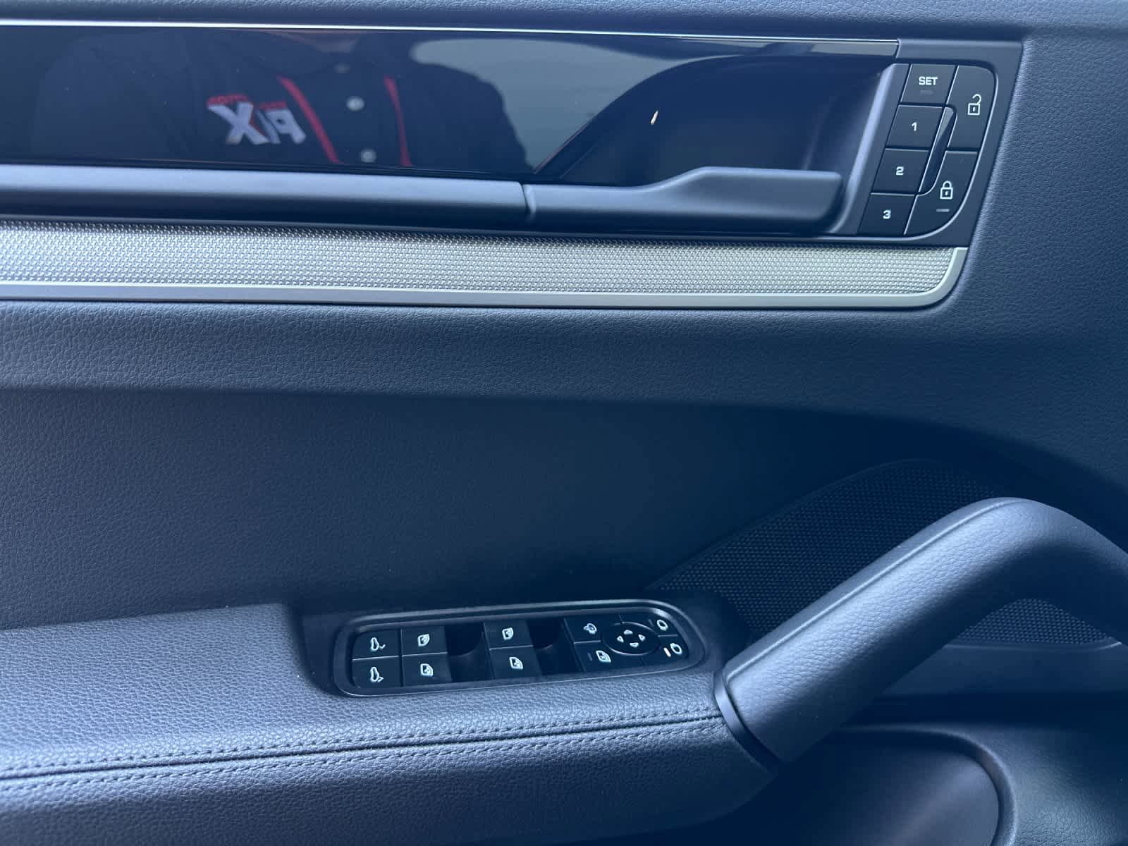 Certified 2025 Porsche Cayenne image 12