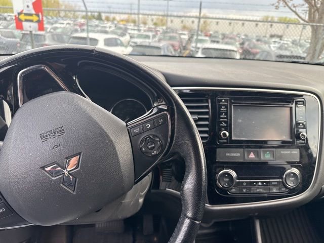 Used 2016 Mitsubishi Outlander SEL AWD/4WD image 9