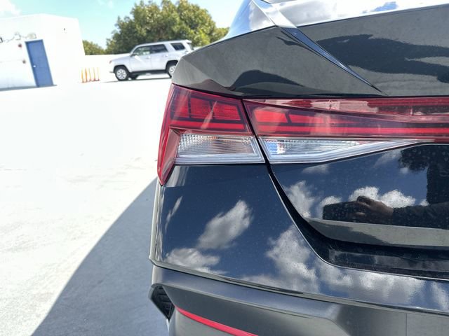 Used 2025 Hyundai Elantra SEL image 14