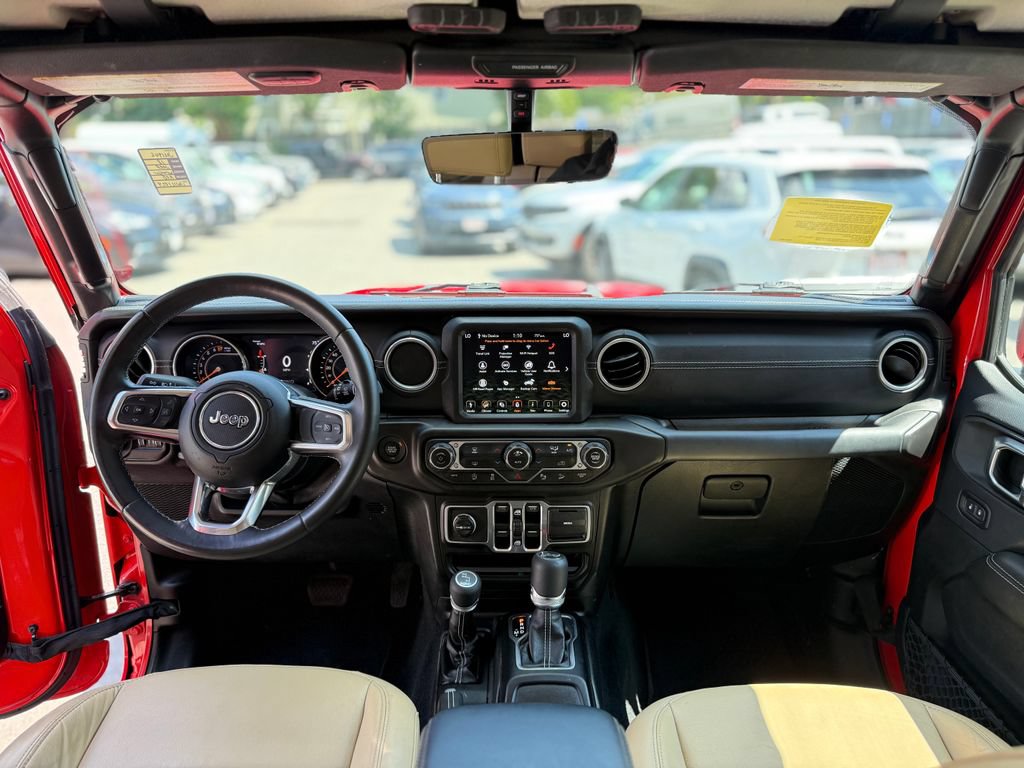 Used 2018 Jeep Wrangler Unlimited Sahara AWD/4WD image 9