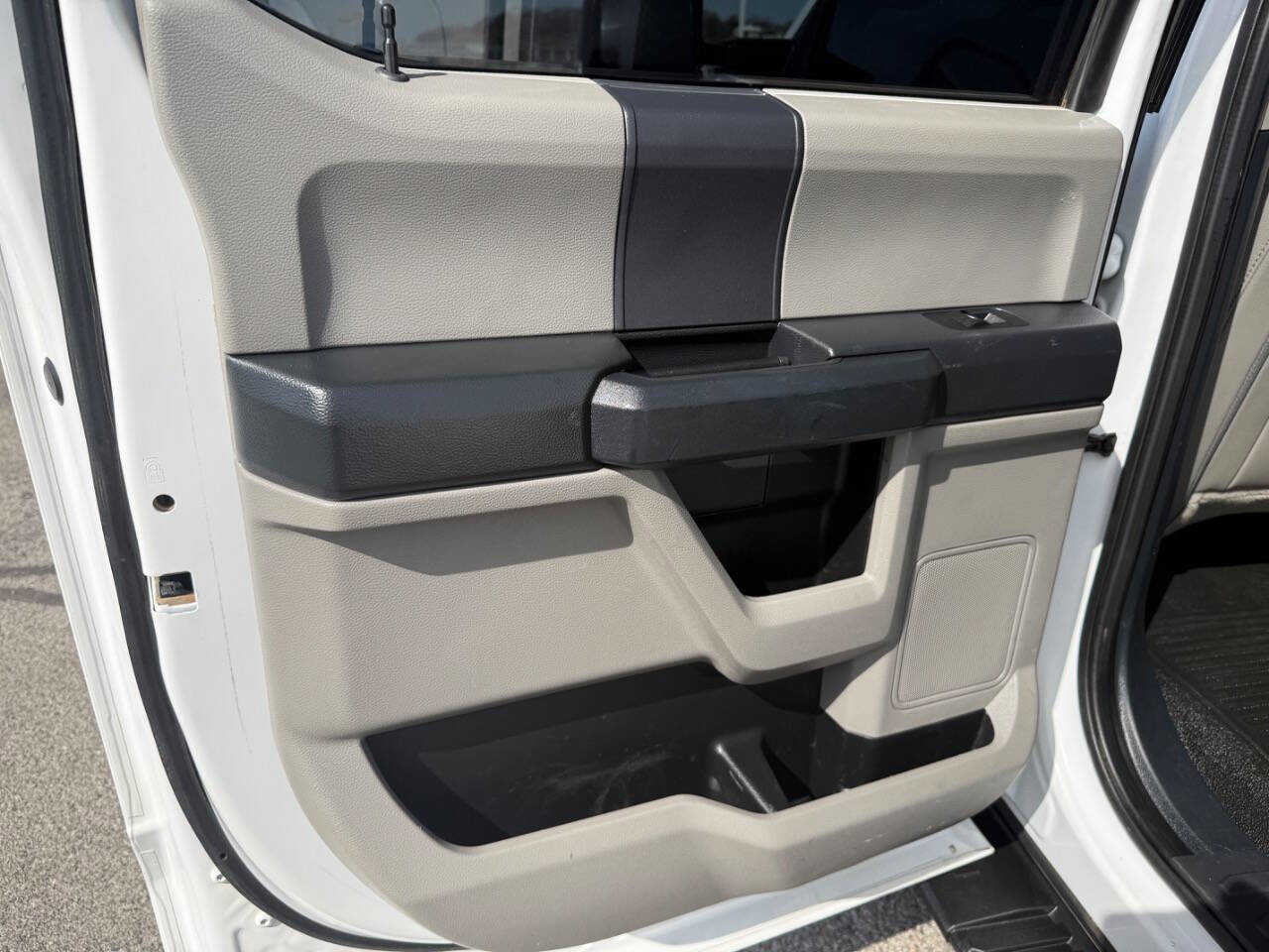 Used 2022 Ford F250 XL w/ Power Equipment Group image 28