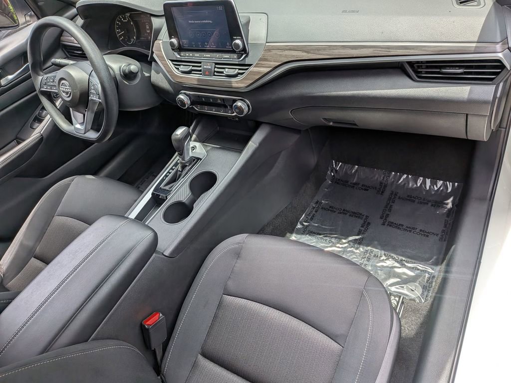 Used 2025 Nissan Altima 2.5 SV FWD image 31