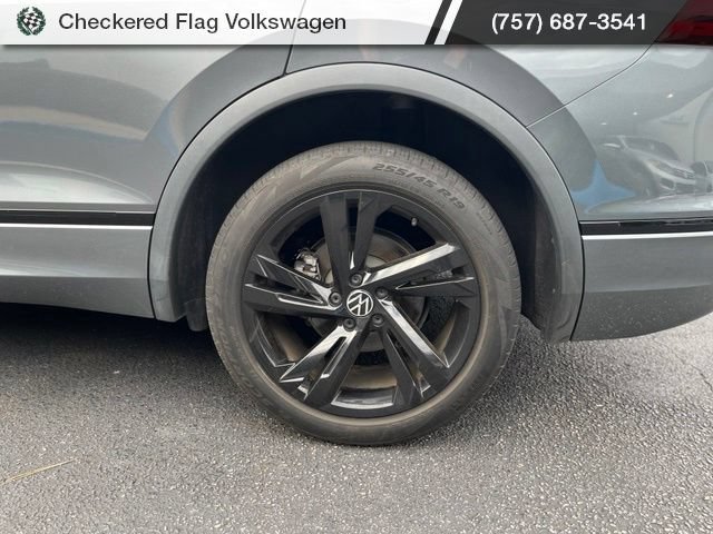 Used 2023 Volkswagen Tiguan SE R-Line FWD image 7