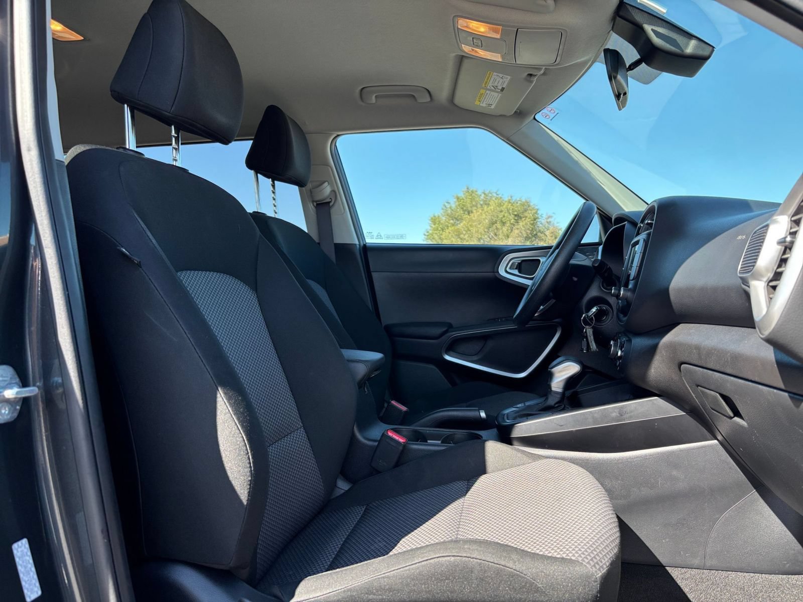 Used 2025 Kia Soul LX w/ LX Technology Package FWD image 33