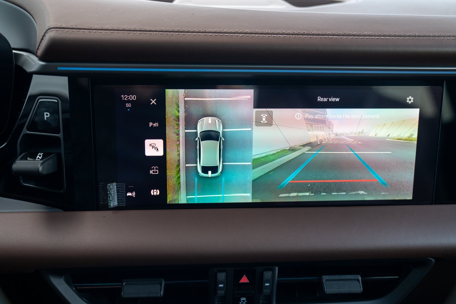 Certified 2025 Porsche Macan Turbo Electric AWD/4WD image 18