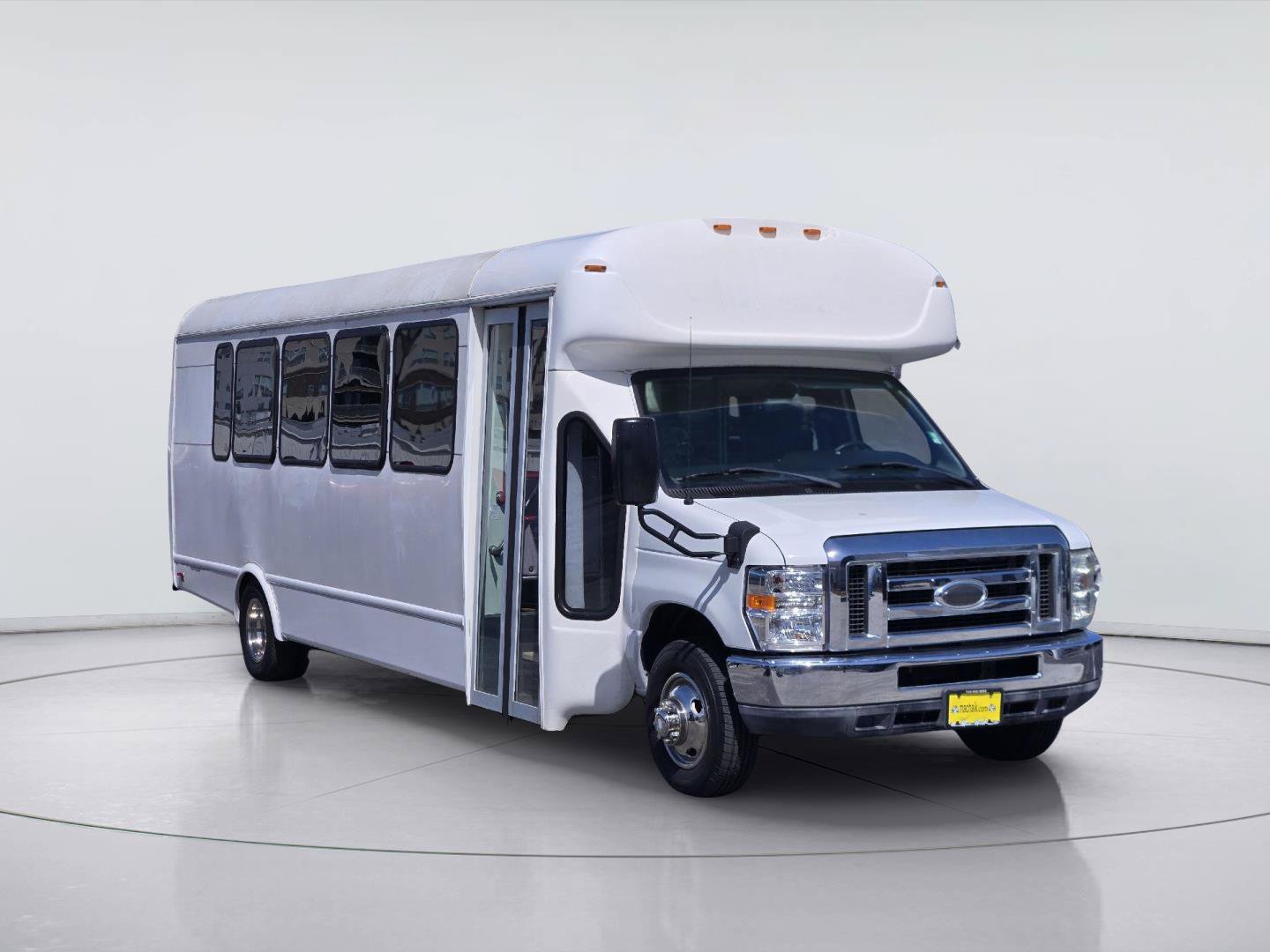 Used 2015 Ford E-450 and Econoline 450 Super Duty w/ Shuttle Bus Prep Package RWD image 3