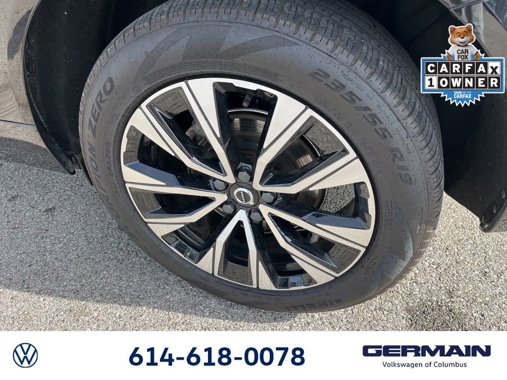 Used 2023 Volvo XC60 B5 Plus image 21