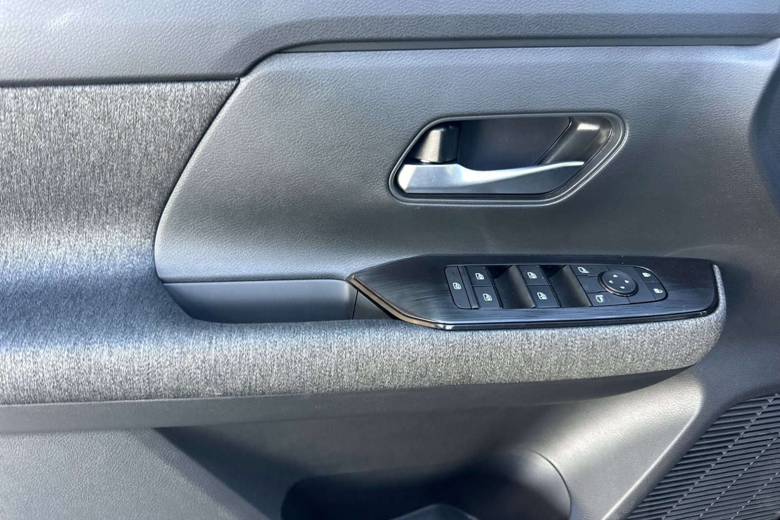 New 2027 Nissan Kicks SV w/ Cold Weather Package FWD image 12