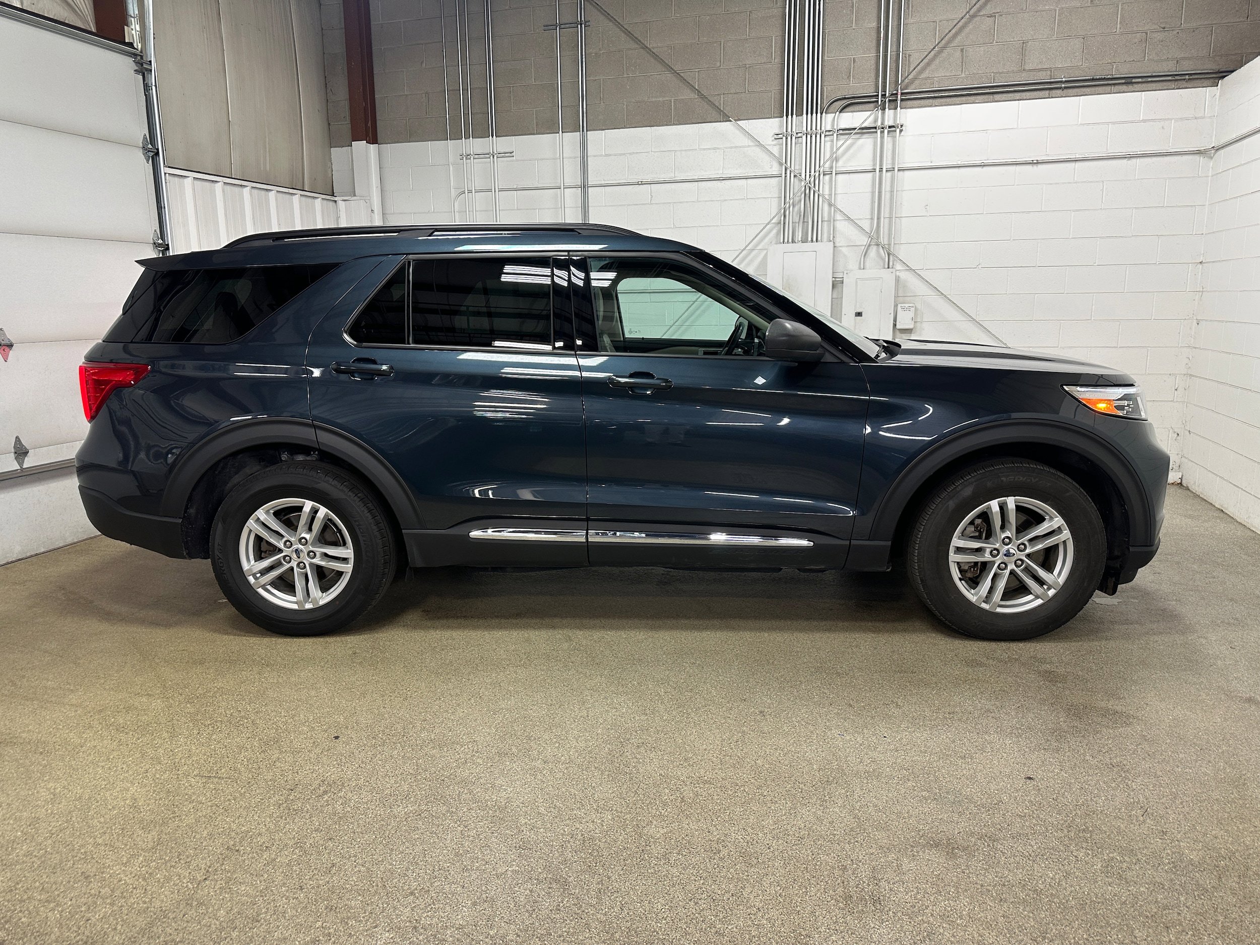 Used 2023 Ford Explorer XLT w/ Equipment Group 202A AWD/4WD image 6