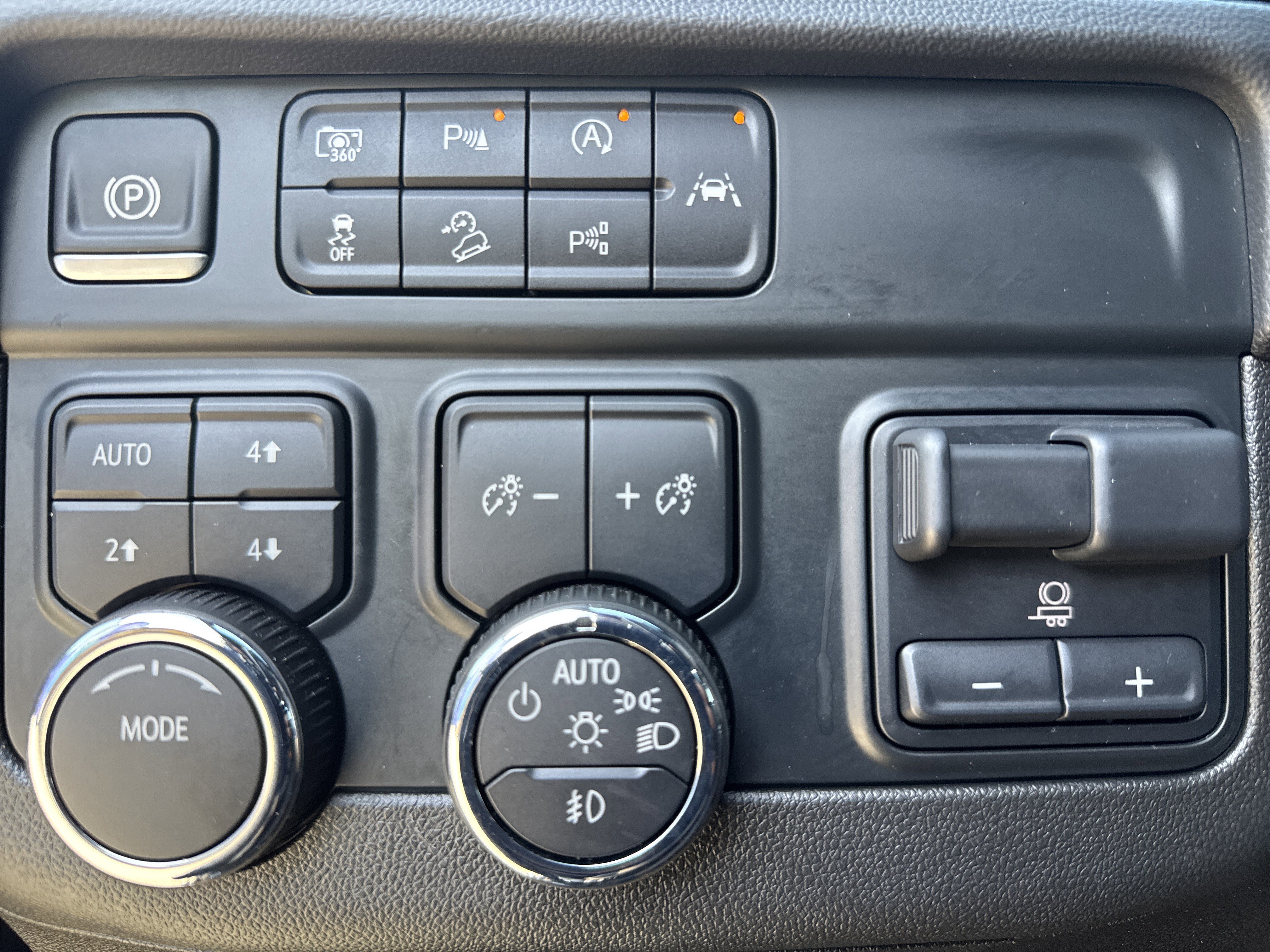 Used 2025 Chevrolet Suburban High Country w/ Sun And Tow Package image 19