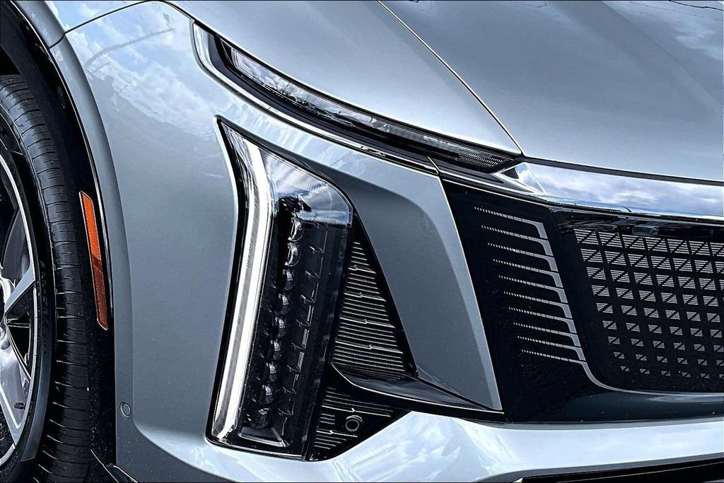Certified 2026 Cadillac Vistiq Premium Luxury w/ LPO, Floor Liner Package AWD/4WD image 33