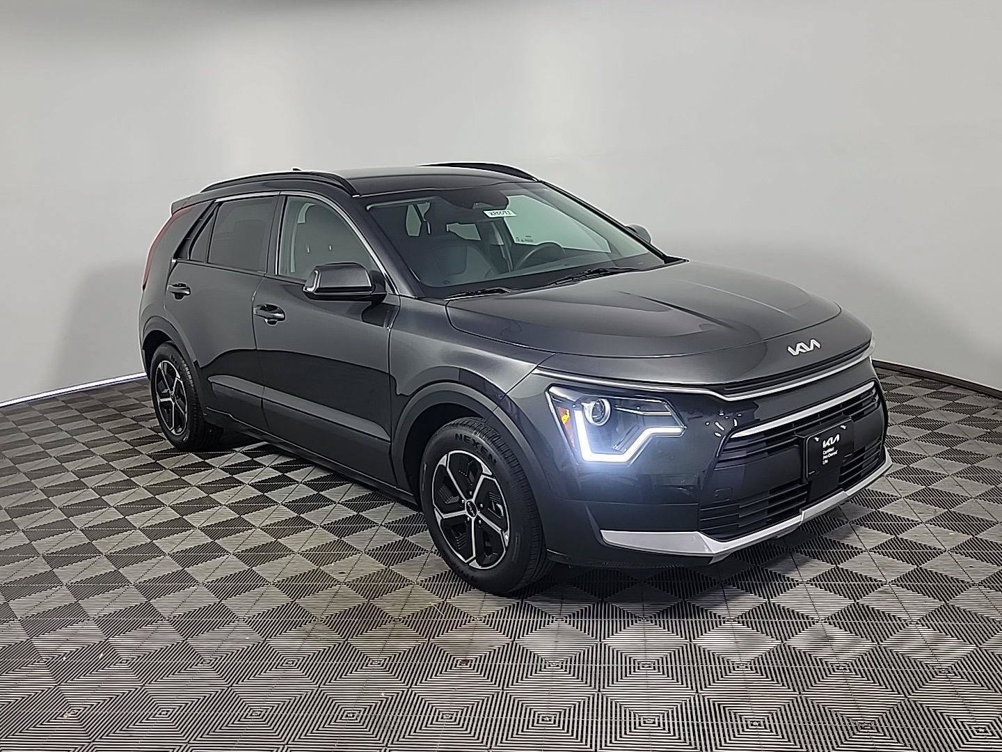 Certified 2023 Kia Niro EX FWD image 1