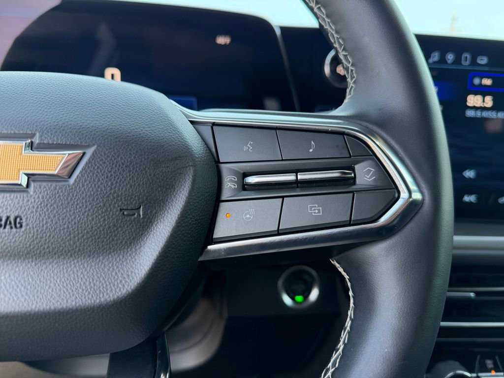 Used 2025 Chevrolet Traverse LT image 25