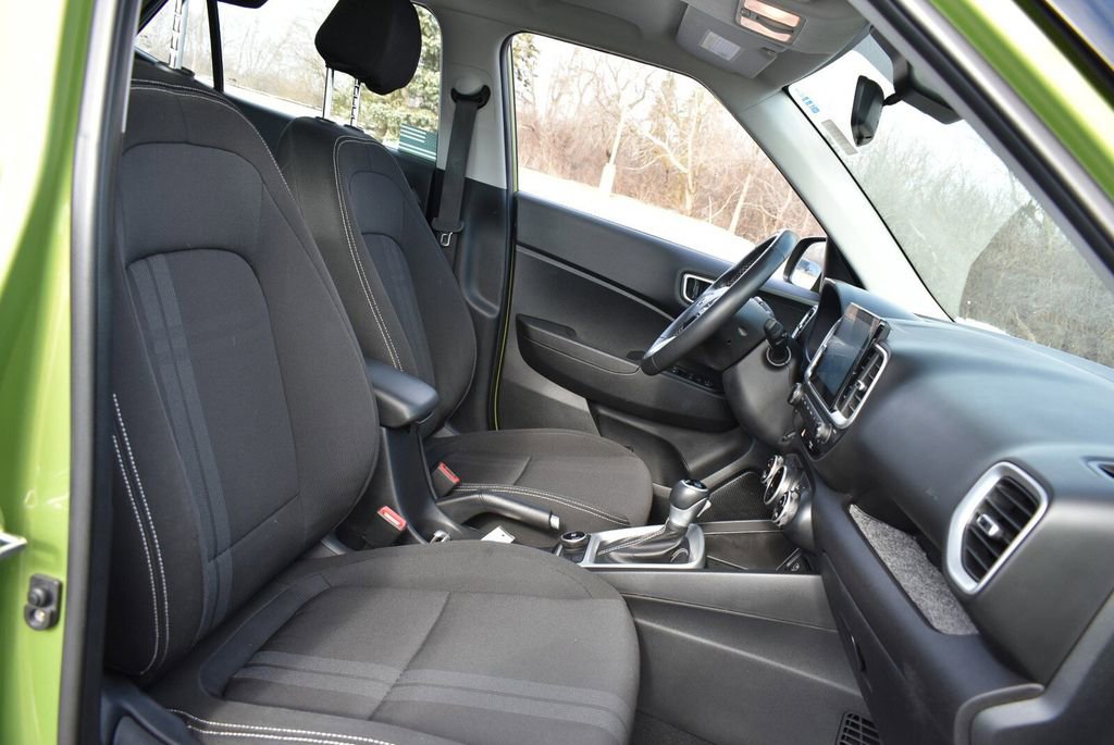 Used 2024 Hyundai Venue SEL image 31