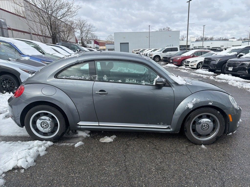Used 2012 Volkswagen Beetle 2.5 image 2
