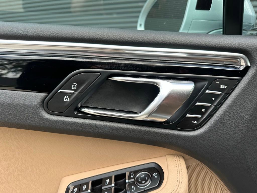 Certified 2026 Porsche Macan Turbo AWD/4WD image 20