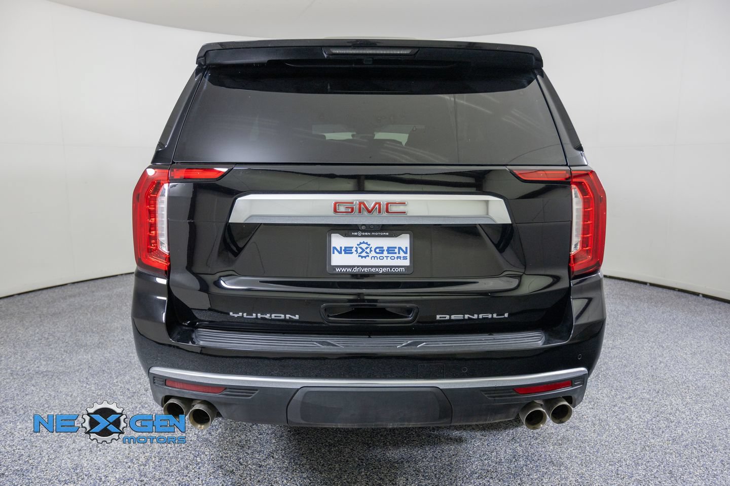 Used 2023 GMC Yukon Denali w/ Advanced Technology Package AWD/4WD image 6