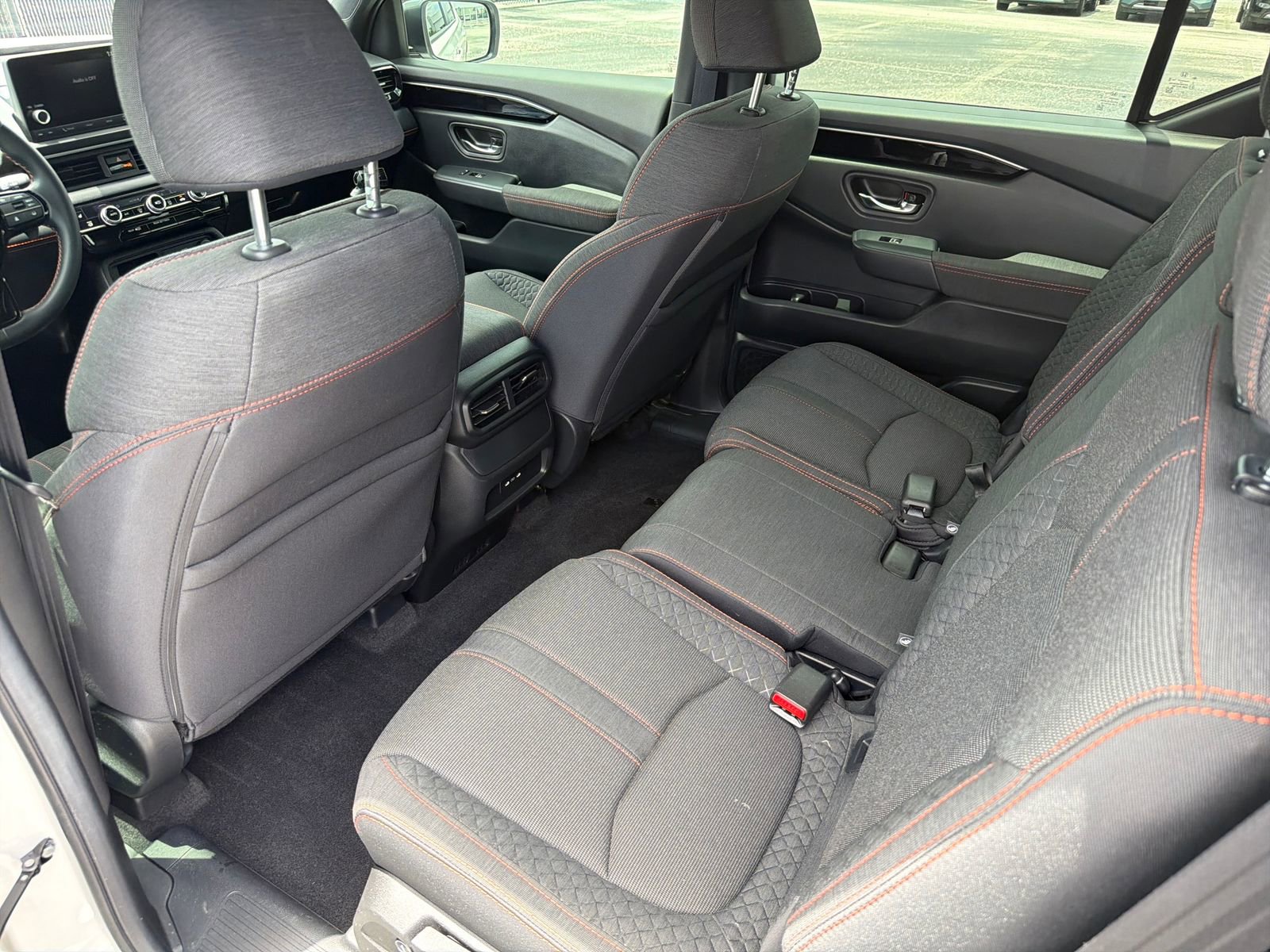 Used 2025 Honda Pilot Sport image 32