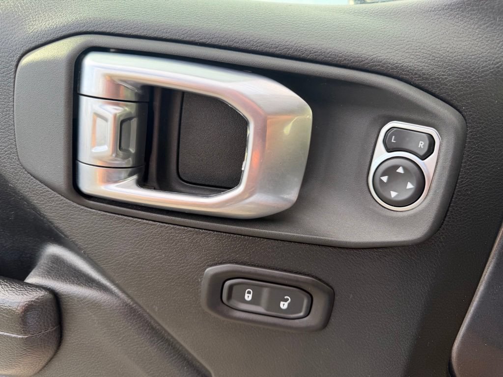 Used 2022 Jeep Gladiator Sport AWD/4WD image 16
