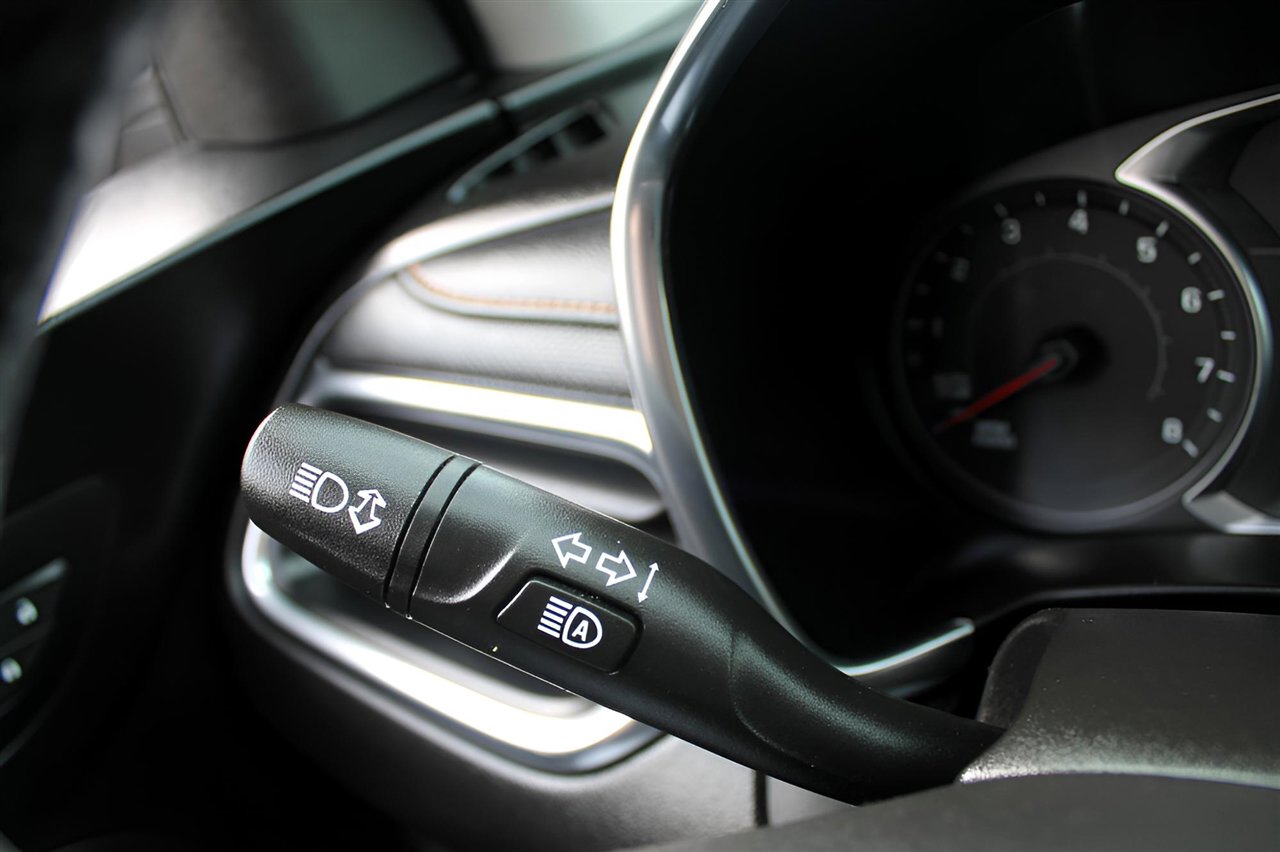 Used 2022 Chevrolet Equinox Premier image 19