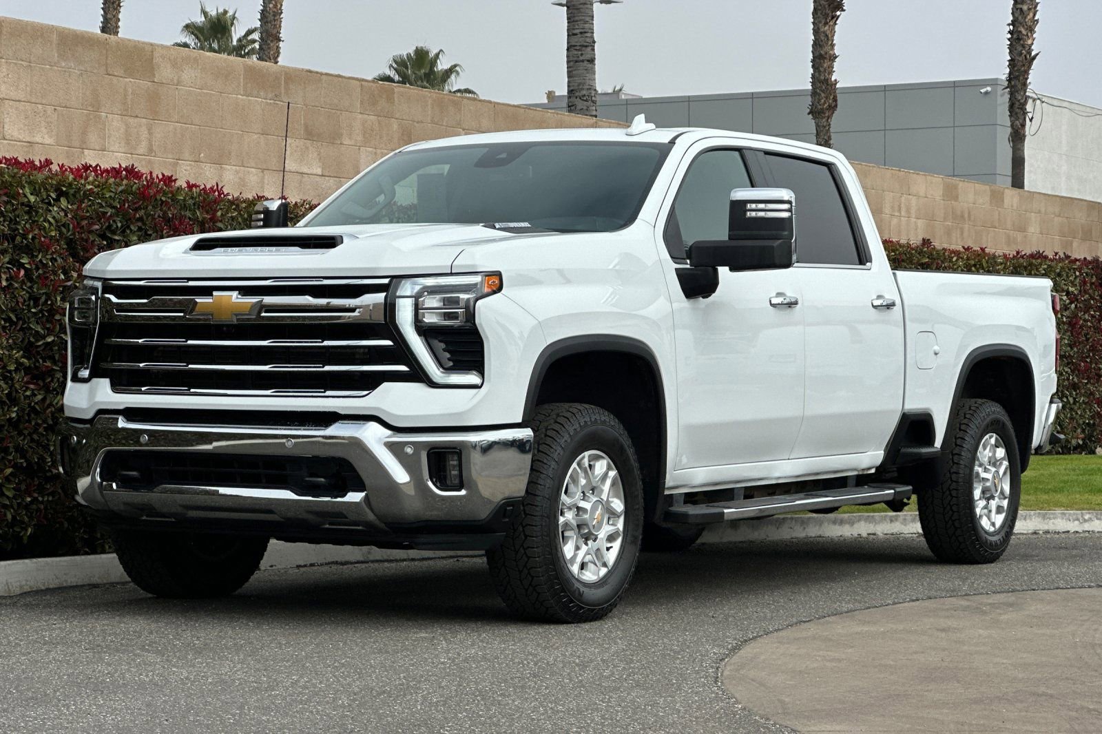 Used 2024 Chevrolet Silverado 2500 LTZ w/ LTZ Convenience Package image 8