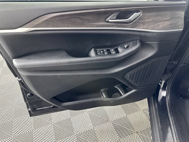 New 2026 Jeep Grand Cherokee Altitude AWD/4WD image 20