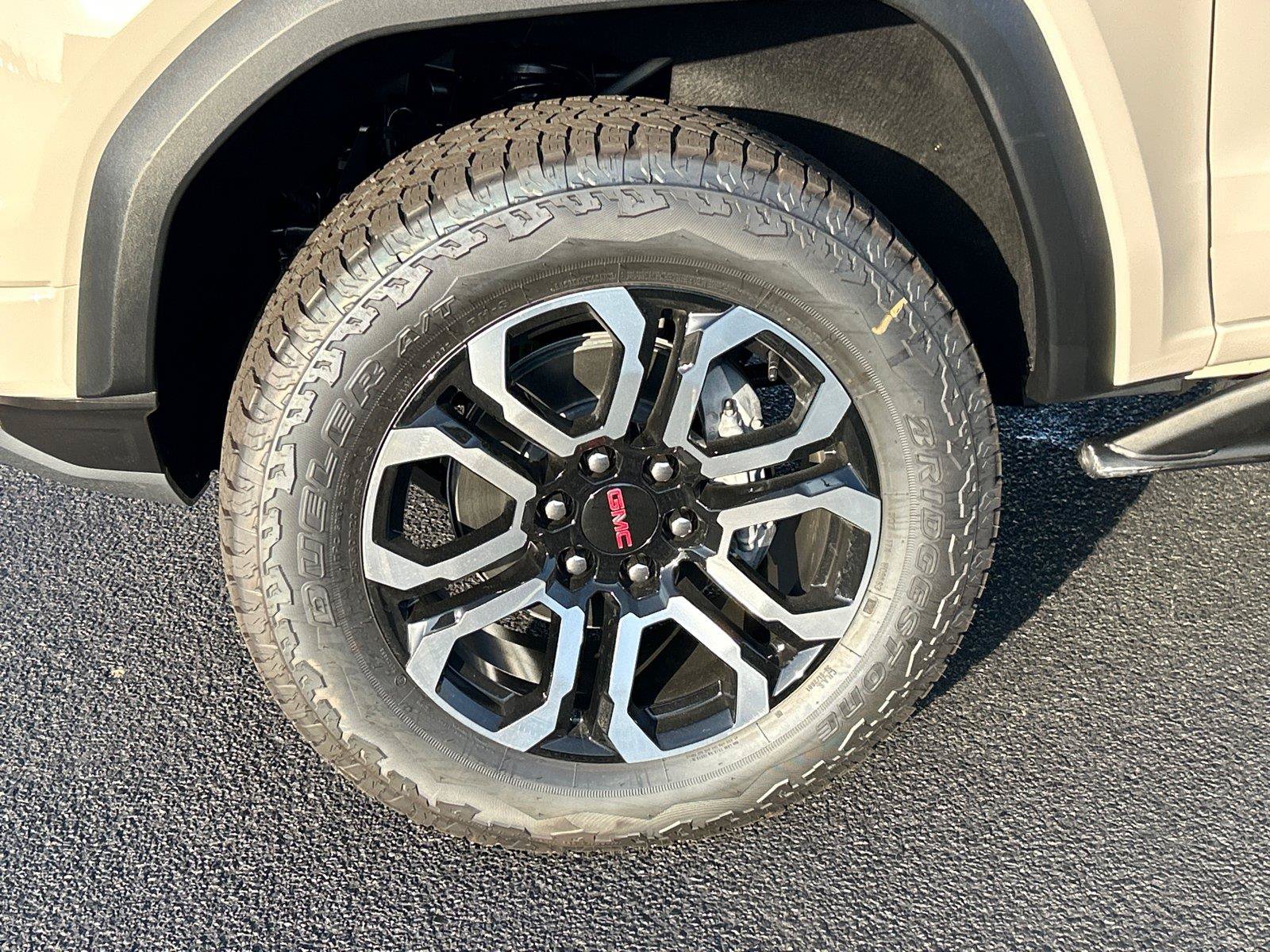New 2026 GMC Canyon AT4 w/ Nightfall Edition AWD/4WD image 11