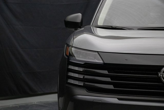 Used 2025 Nissan Kicks S image 5