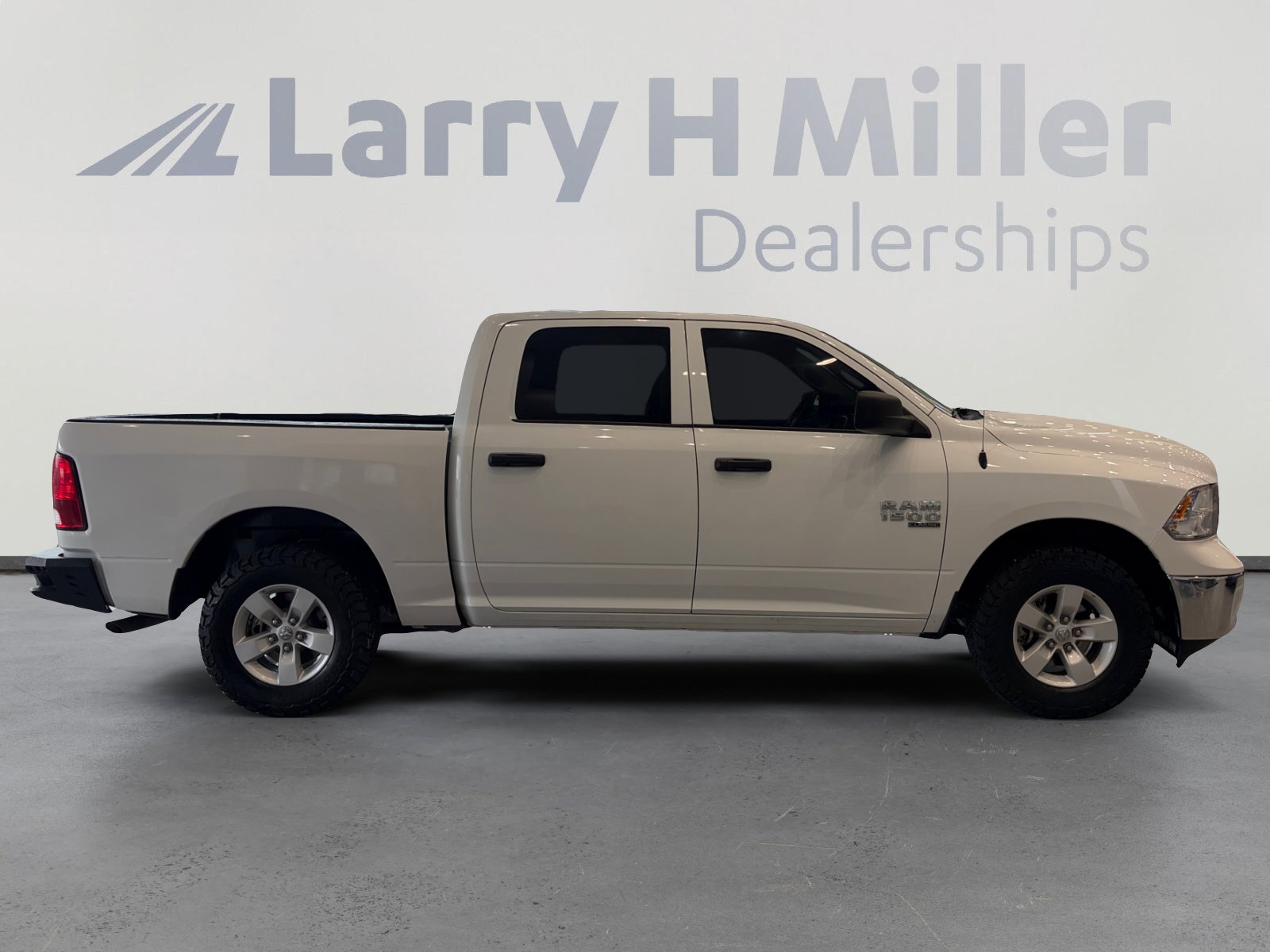 Used 2022 RAM 1500 Classic SLT w/ Electronics Group AWD/4WD image 6