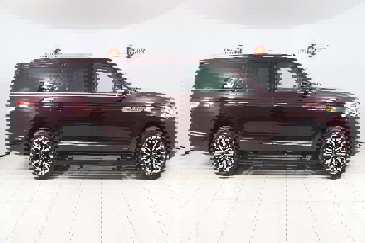 Used 2024 Lincoln Navigator L Reserve image 2