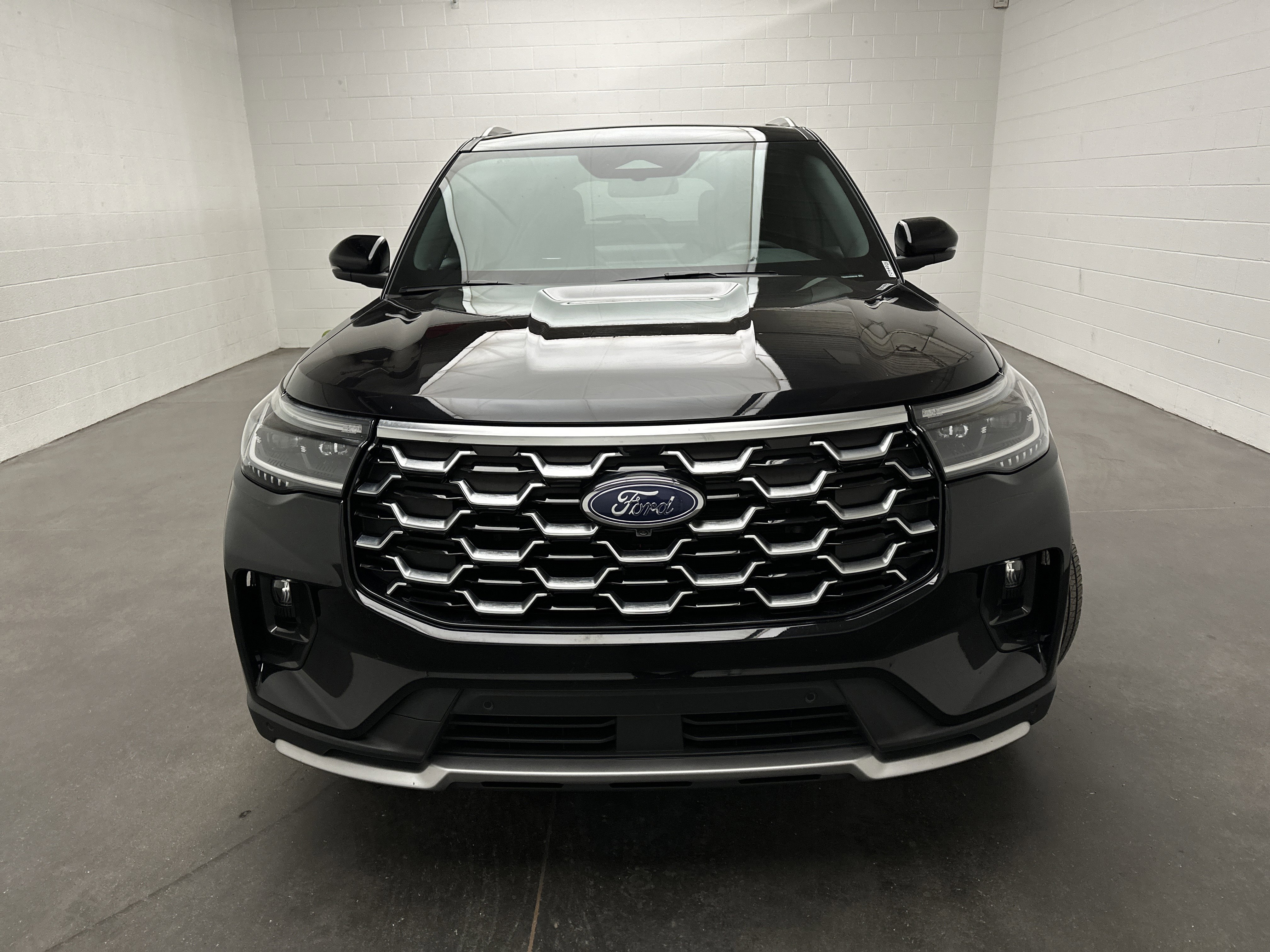 Used 2025 Ford Explorer Platinum w/ LUX Leather Package image 3