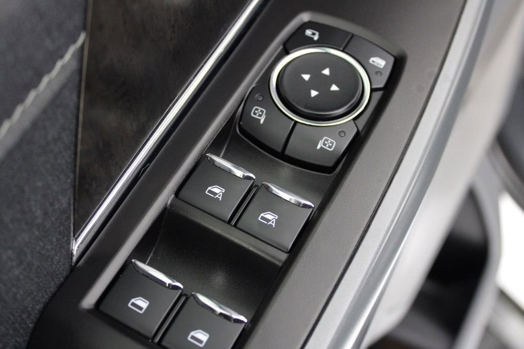 Used 2023 Ford F150 Lariat w/ Trailer Tow Package image 15