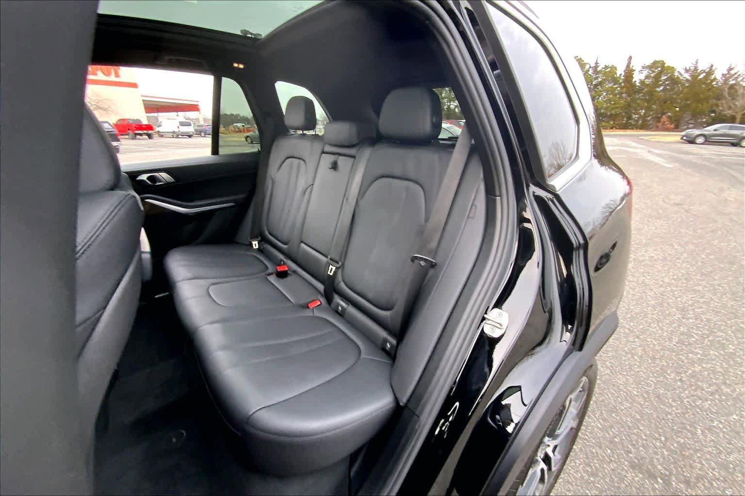 Used 2022 BMW X5 xDrive40i w/ Parking Assistance Package AWD/4WD image 20