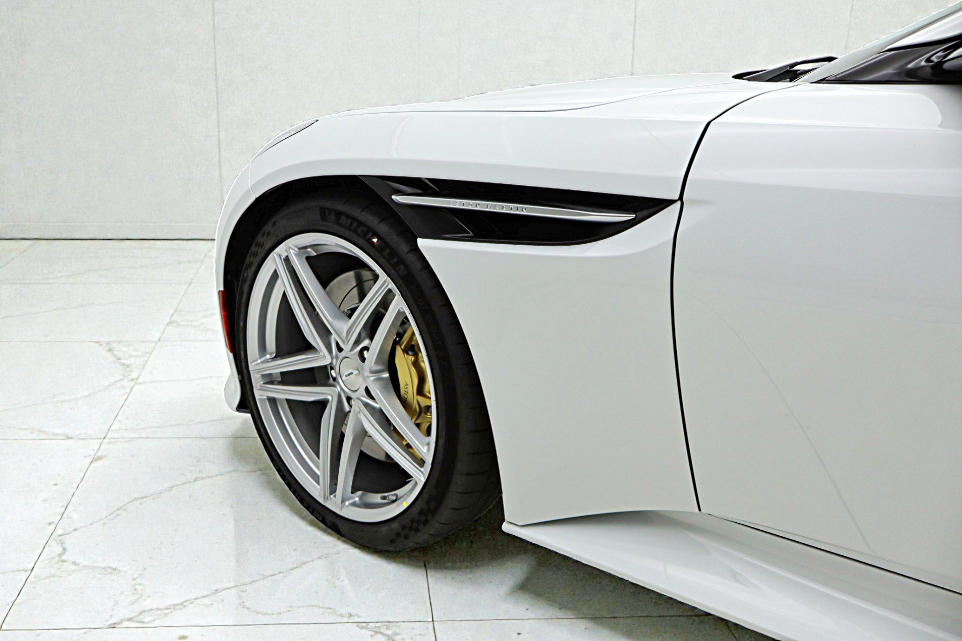 Used 2026 Aston Martin DB12 Convertible RWD image 19