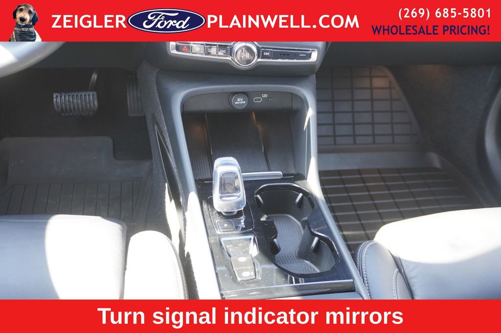 Used 2023 Volvo XC40 B5 Plus w/ Protection Package Premier image 16